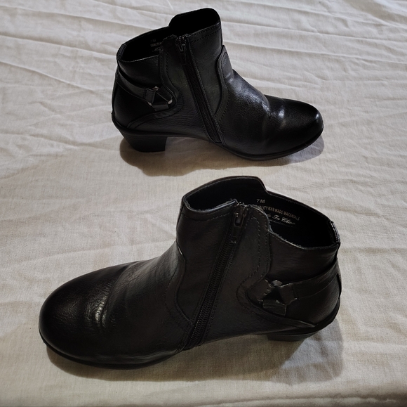easy street Shoes - Ladies Size 7M Black Ankle Boots